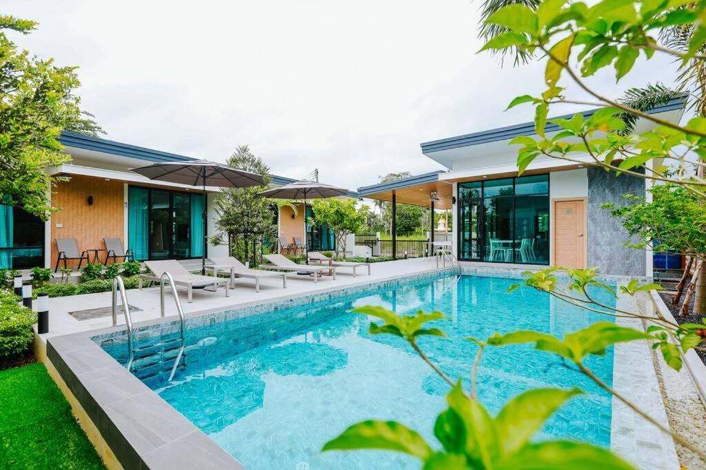 Cheeva Pool Villa Khao Lak Exterior photo