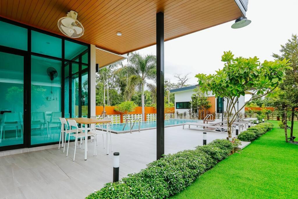 Cheeva Pool Villa Khao Lak Exterior photo